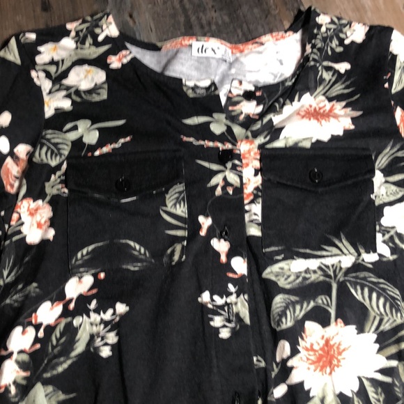 NWOT Dex short floral romper with long sleeves - Picture 2 of 8